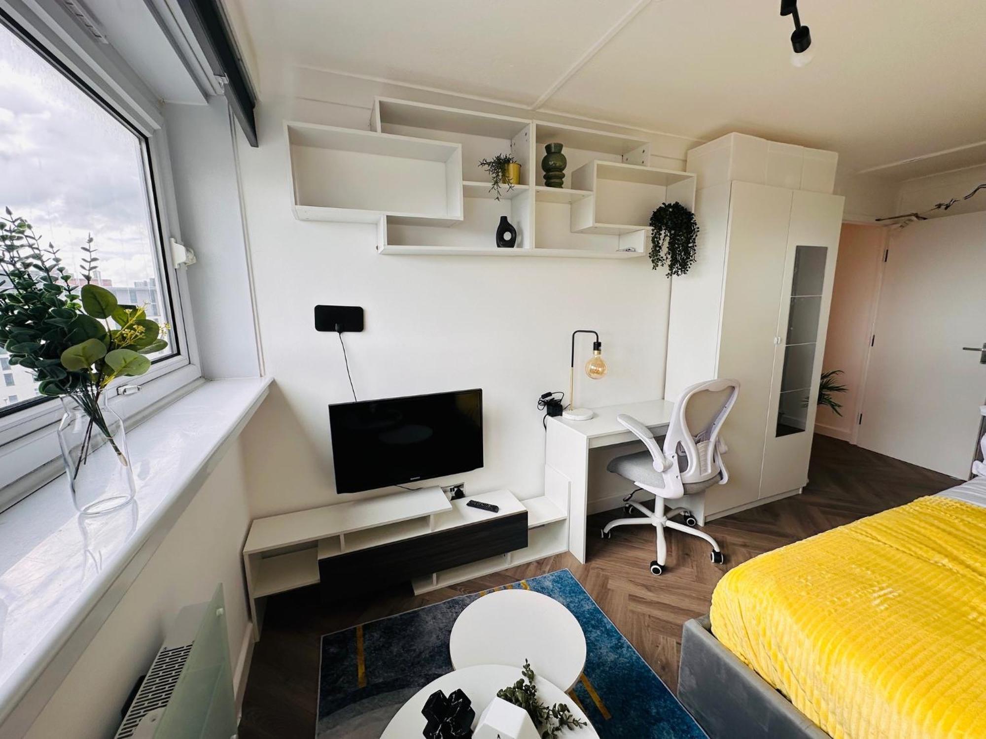 R1 - Private Room In Modern Shared Apartment, Each With Kitchenette, Central Birmingham Eksteriør billede