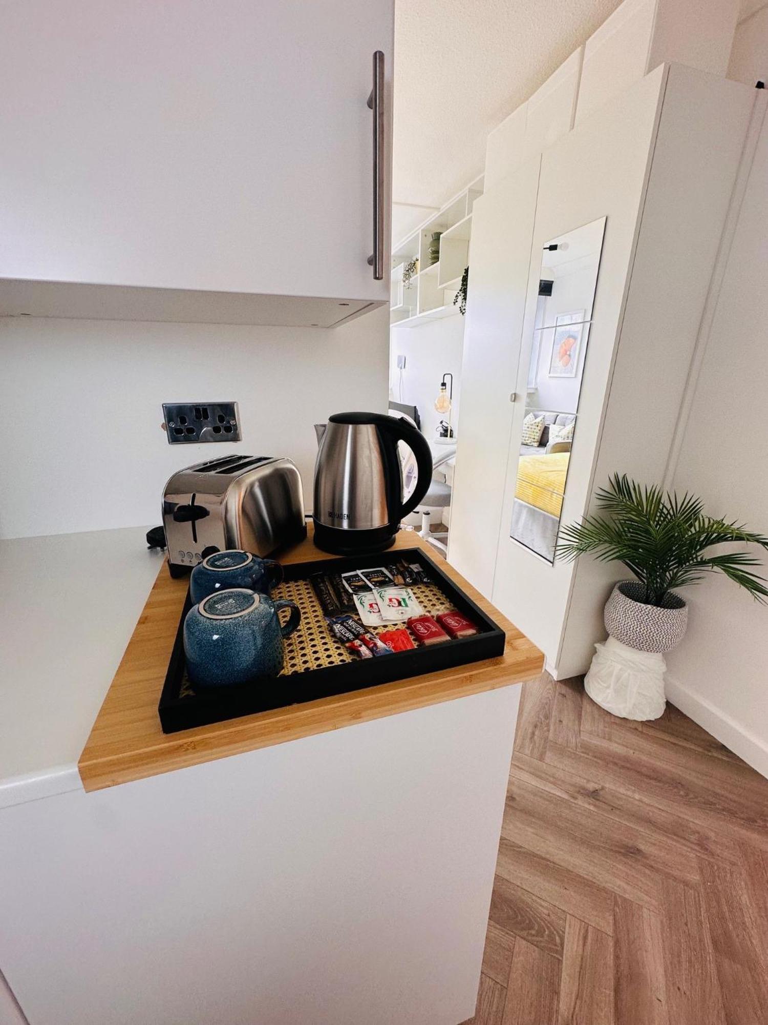 R1 - Private Room In Modern Shared Apartment, Each With Kitchenette, Central Birmingham Eksteriør billede