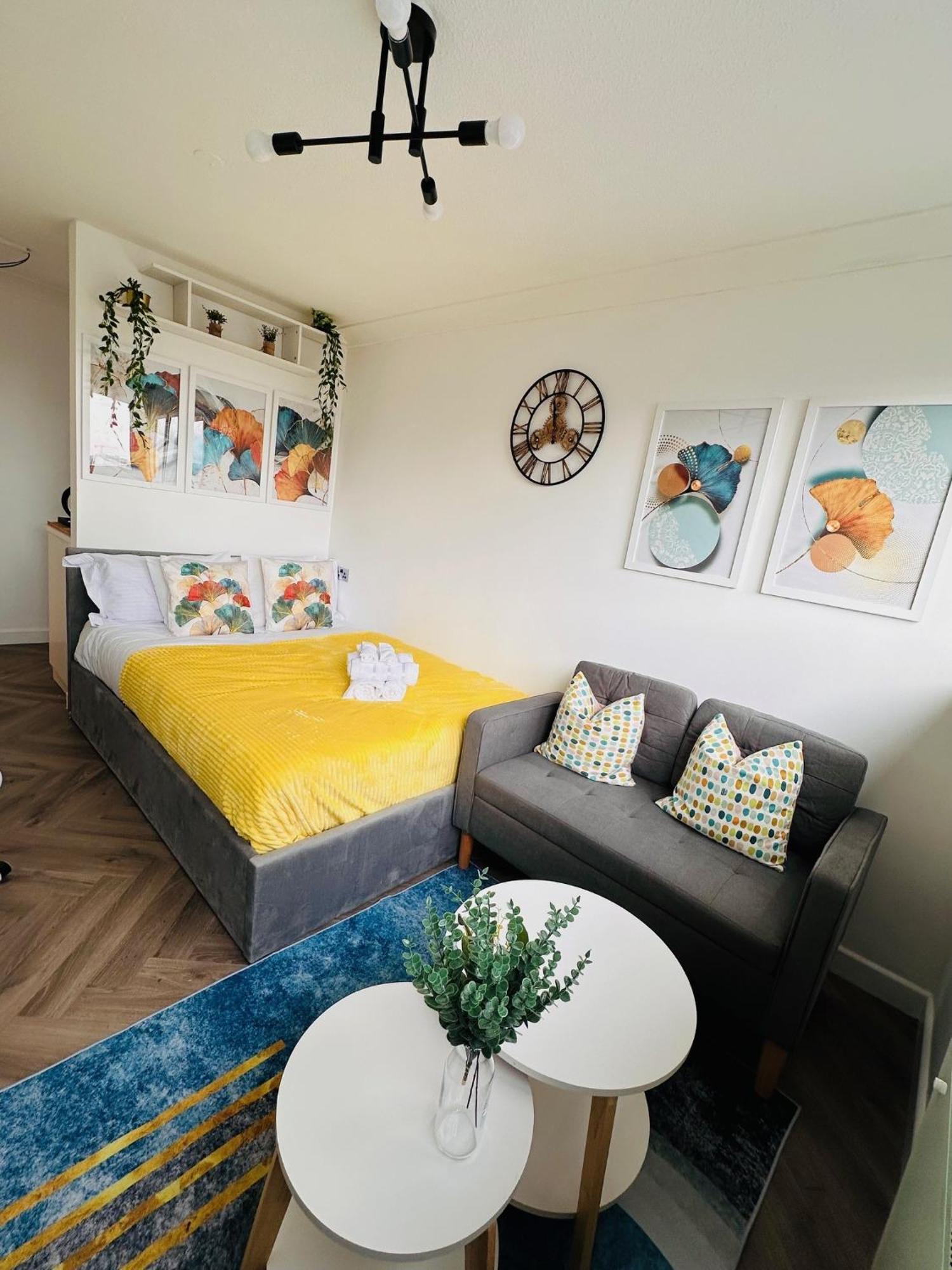 R1 - Private Room In Modern Shared Apartment, Each With Kitchenette, Central Birmingham Eksteriør billede