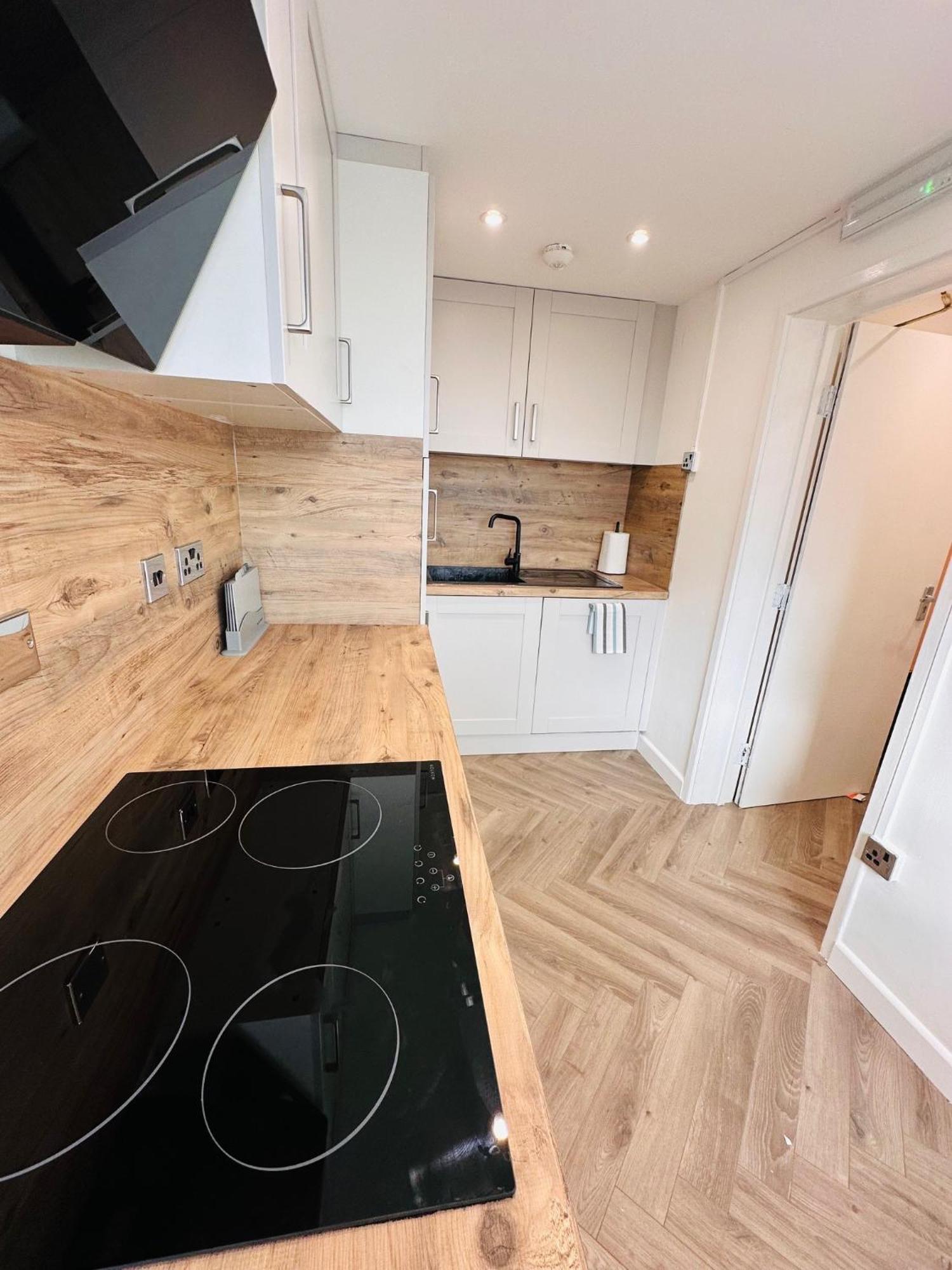 R1 - Private Room In Modern Shared Apartment, Each With Kitchenette, Central Birmingham Eksteriør billede
