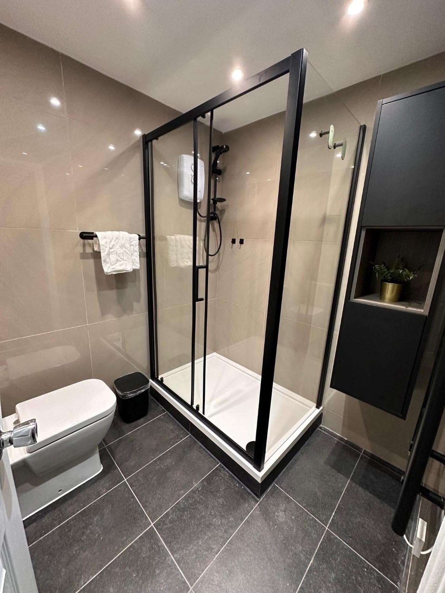 R1 - Private Room In Modern Shared Apartment, Each With Kitchenette, Central Birmingham Eksteriør billede